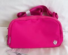 Everywhere Belt Bag Sonic Pink 1L