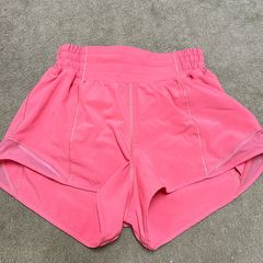 Lulu lemon High Rise 2.5 length hotty hot shorts