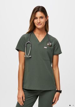 The Catarina One-Pocket Scrub Top