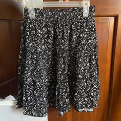 Dry Goods Floral Mini Skirt, Black and White, Size Small, Very flattering+cute!
