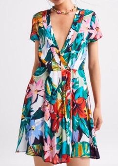 ZARA Flowing V-neck floral mini dress ...