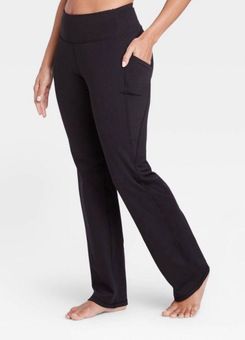 Target NWT! all in motion Black Straight Leg Yoga Pants Size M - $17 (39%  Off Retail) New With Tags - From anjiya