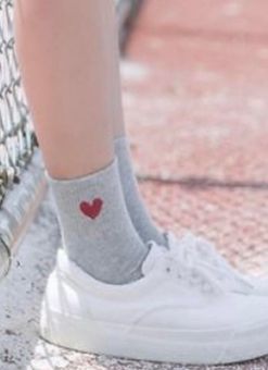 Brandy Melville brandy Melville red heart socks