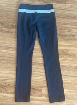 Lululemon REVERSIBLE mini flare pant Size 4 excellent condition in