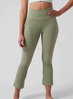 Size Large Ladies Green Ribbed Athleta Workout Leggings