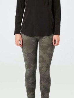 Spanx Seamless Camo Camouflage Tummy Control Compression Leggings Green  Small - $19 - From Stacie