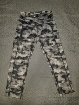 Tek Gear gray camo Capri Yoga Pants Cropped Athletic Activewear