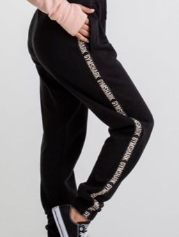 Gymshark Oversized Joggers Size Medium Black - $52 (40% Off Retail) - From  Elisabeth