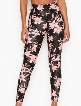 Victoria's Secret Victoria Secret Women's Core Essential Pocket Black  Floral Leggings Size 6 - $17 - From Kolby