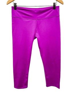 Fabletics Hot Pink Capri Athletic Powerhold Leggings. Size Small