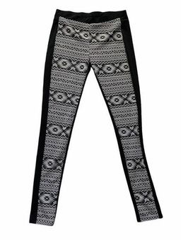 Black & White Aztec Tribal Pattern Leggings