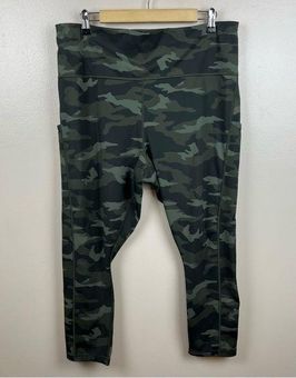 Athleta Ultimate Camo 7/8 Tight Womens Size Small