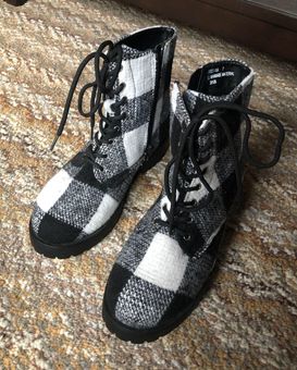 Forever 21 top plaid boots
