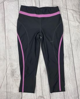 Xersion Capri style compression pants grey w/pink borders sz small