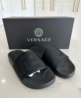 Versace store slides sizing