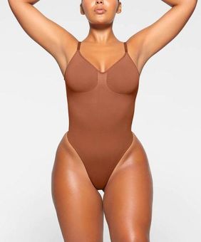 SEAMLESS SCULPT LOW BACK THONG BODYSUIT | COCOA