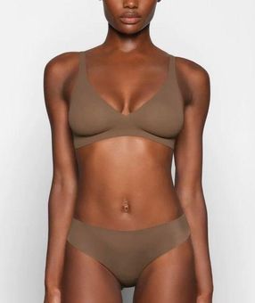 SKIMS Naked Plunge Bra size M-DD - $32 - From Alexandra