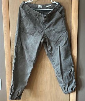 Wonderly Women's cargo jogger pants. Size 10​ - $22 - From Lindsey