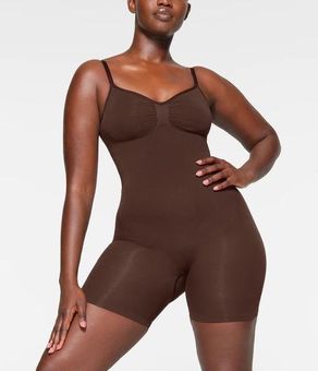 SEAMLESS SCULPT MID THIGH BODYSUIT