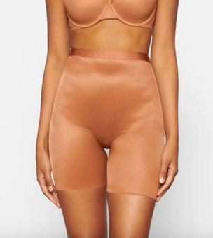 BARELY THERE HIGH-WAISTED SHORTIE