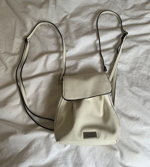 What's in my Victoria's Secret Mini Shoulder Bag 