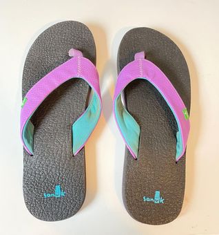 Featured Brand- Sanuk – Flip Flop Shops