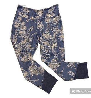 Vogo Athletica Blue and White Floral Crop Leggings Size M - $11 - From  Samantha