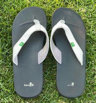 Sanuk black & white flip flops size 9 - $18 - From Mel