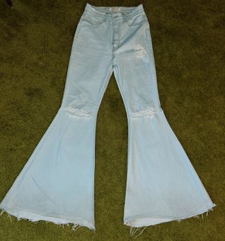 Vibrant bell bottom Jeans White Size 27 - $23 - From Carli