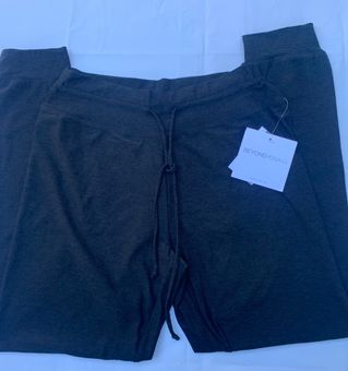 Beyond Yoga Women's Lounge Around Midi Jogger Black - $60 New With Tags -  From Lizeth