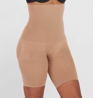 Assets Spanx Women Remarkable Results Mid-Thigh Shaping High-Waist Short 