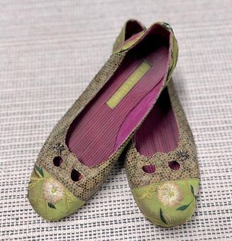 EMBROIDERED FLORAL FLAT SHOES