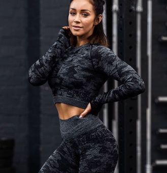 Gymshark Camo Seamless Long Sleeve Crop Too Black Size M - $40 (23% Off  Retail) New With Tags - From jasmine