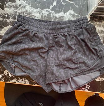 Lululemon Hotty Hot shorts sz 4 Black EUC