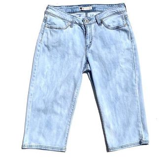 Levi's Women's straight leg lightwash distressed denim capris Size 12 - $28  - From Christian