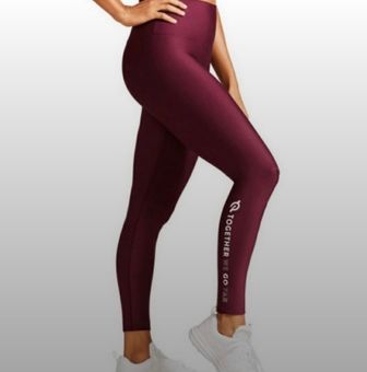Peloton Flex Leggings in Shiny Berry Red Together We Go Far Size