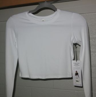 Alo Yoga  Alosoft Crop Finesse Long Sleeve Top in White, Size: XS