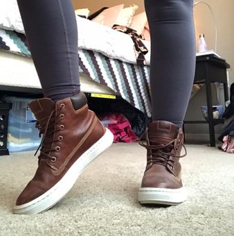 Londyn Sneaker Boots Brown Size 6 - $55 Off Retail) - From Meghan