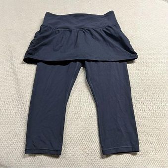 Athleta Elation 2 in 1 Capri in Navy Blue Size Medium Petite EUC - $35 -  From Sophia