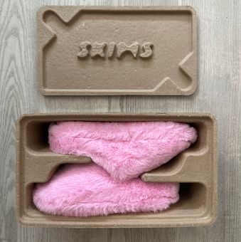 Skims Valentine's Logo Slipper in Pink