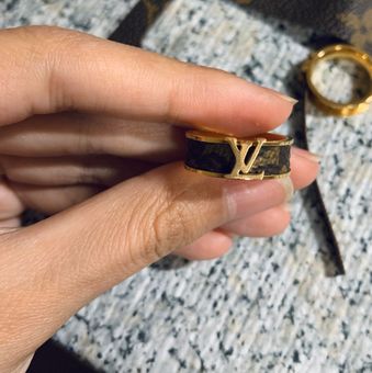 Louis Vuitton Nanogram Ring Gold Metal. Size S