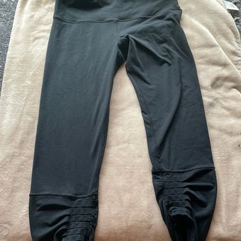 Buy the Lululemon Black Athletic Leggings Size 6