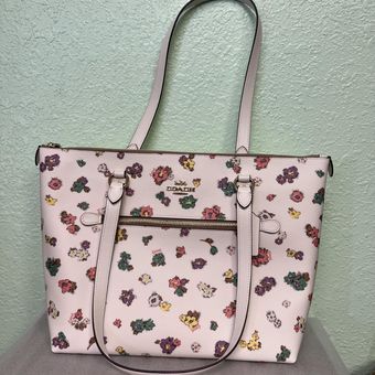 Coach Outlet Corner Zip Wristlet With Spaced Floral Field Print