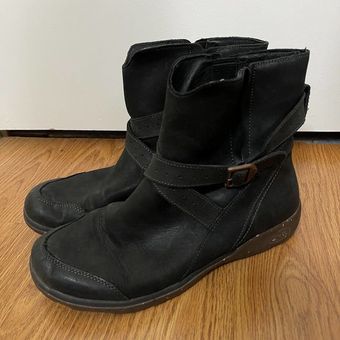 CHACO Skye Black Leather Boots Pull On Buckle Women s Size 9