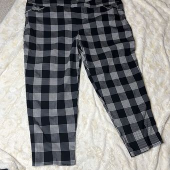 Terra & Sky size 4X (28w-30w). Black & white plaid pull on pants