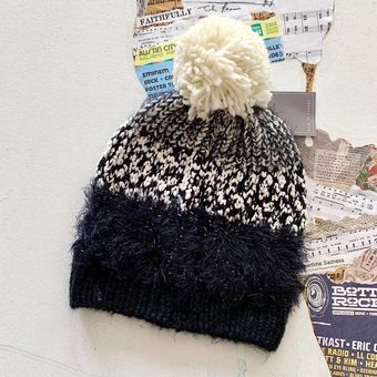 RadioU  Beanie + Pom Pom