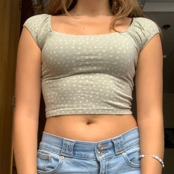 Brandy Melville, Tops, Brandy Melville Eden Crop Top