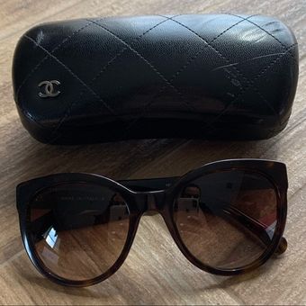 Chanel Sunglasses Chestnut ref.69725 - Joli Closet