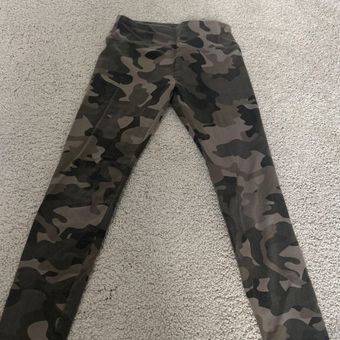 Wild Fable Camo Leggings Size Medium –