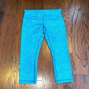 Lululemon Women's Teal Word Swirl Pattern Pace Rival Cropped